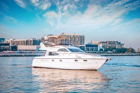 Luxury Yacht Charter dubai